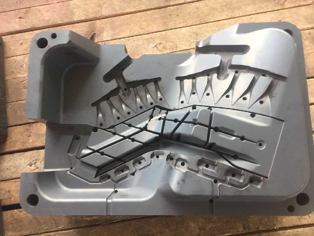 铝挤出模具材料，铝挤出模具结构图